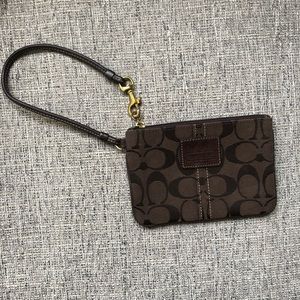 Coach brown, small wristlet